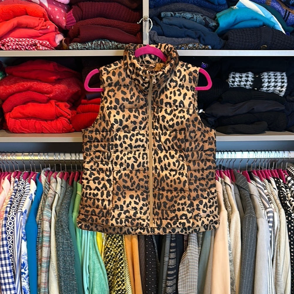 Lands’ End brown leopard print sleeveless front zip closure puffer vest size S